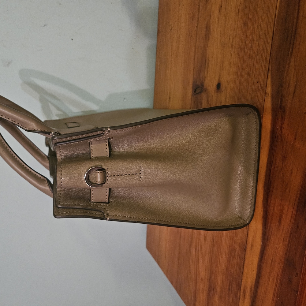 Elegant Tan Leather Women's Bag